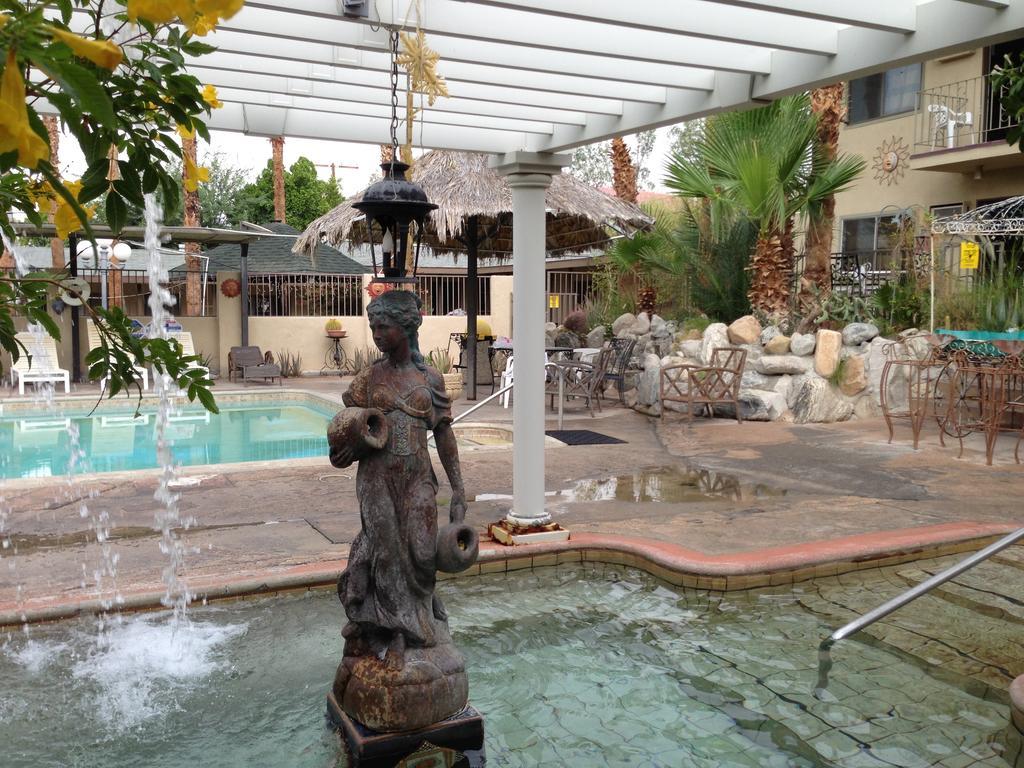Sahara Hotel & Spa Desert Hot Springs Exterior photo