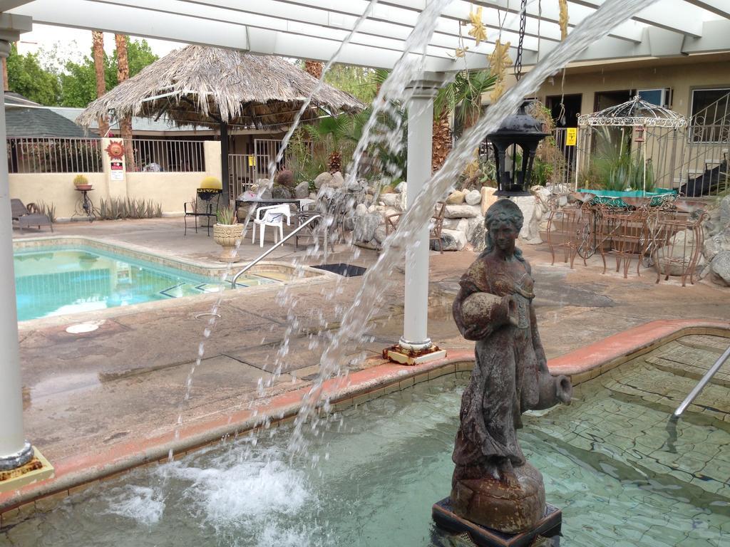 Sahara Hotel & Spa Desert Hot Springs Exterior photo
