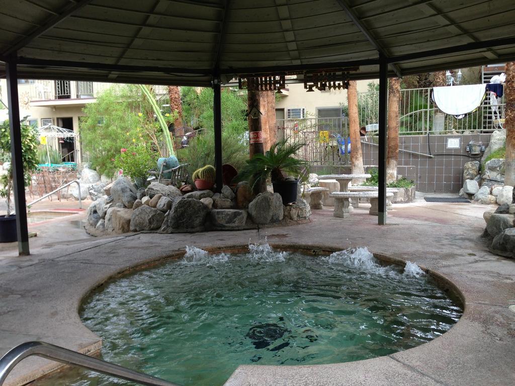 Sahara Hotel & Spa Desert Hot Springs Exterior photo