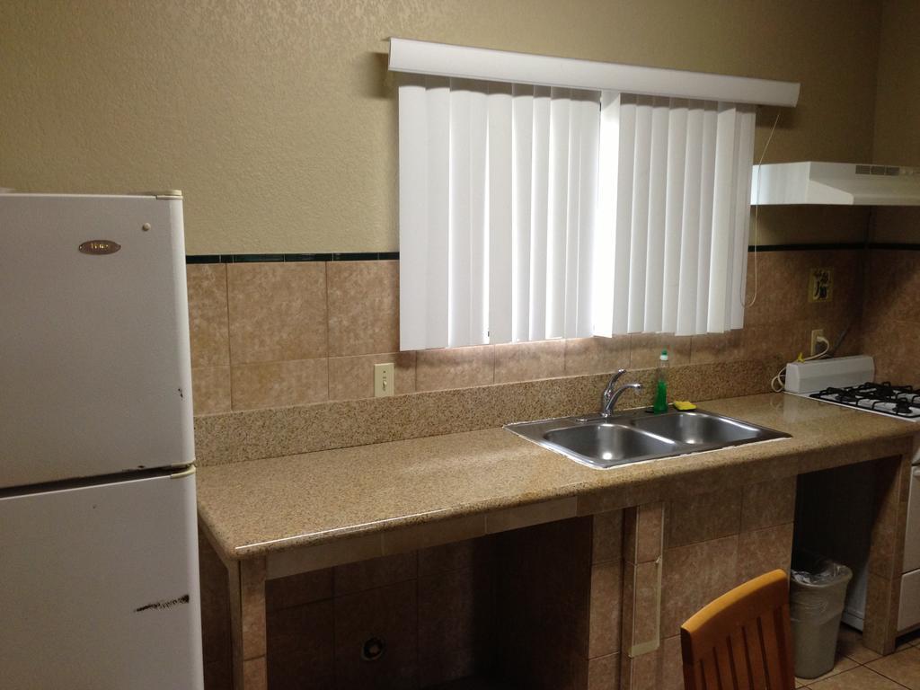 Sahara Hotel & Spa Desert Hot Springs Room photo