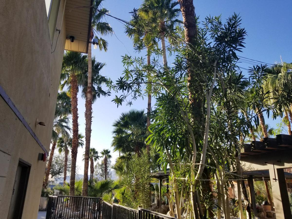 Sahara Hotel & Spa Desert Hot Springs Exterior photo